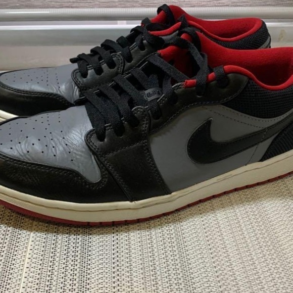🔥Jordan 1 Retro Low Size 11 US Gray Red Black - Picture 2 of 8